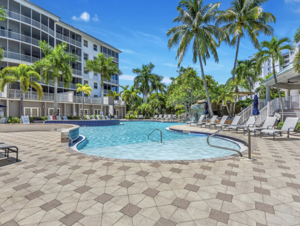 Luxury Vacation Rental in Naples: Your Tropical Escape